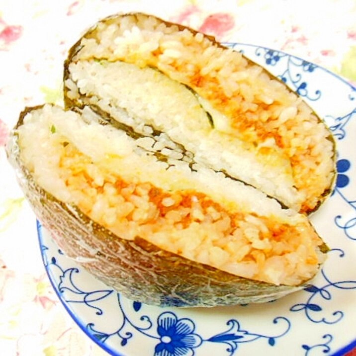 ❤トマトソースとチーズとサラダ菜のおにぎらず❤